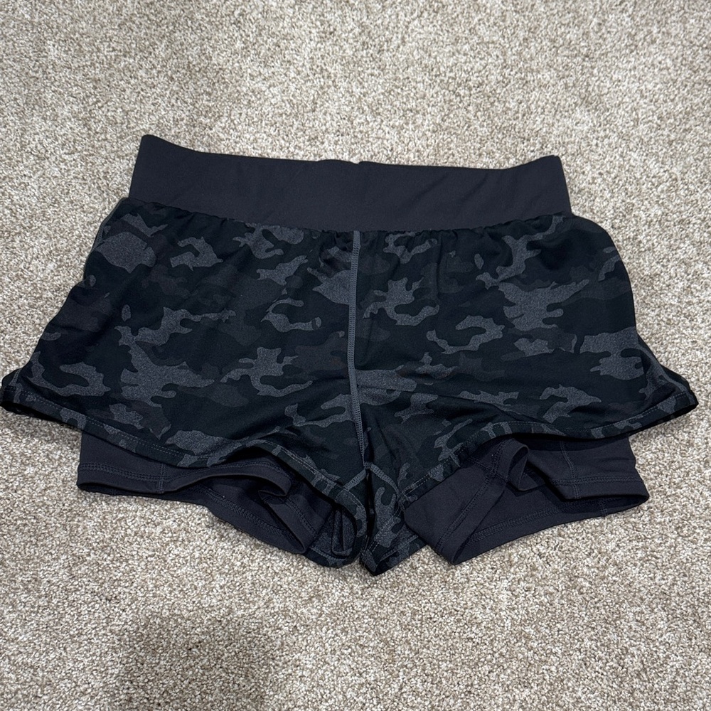 Camo Fabletics Olesia Shorts Size S